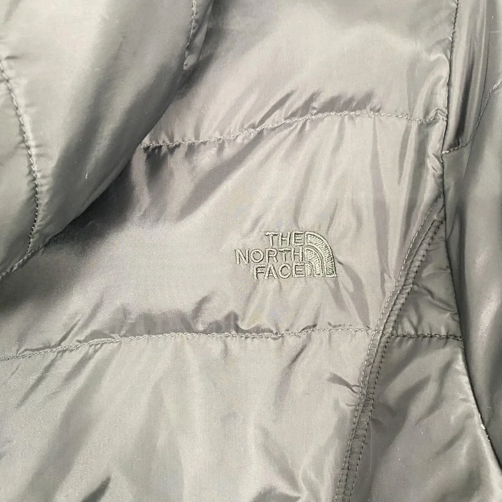 The North Face Parka Coat Womens Medium Gray 550 Down Hooded Quilted Puffer Long